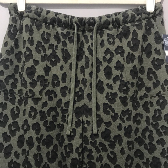 Lucky Brand Women’s Green Leopard Print Sweatpants Size Large - Picture 2 of 5